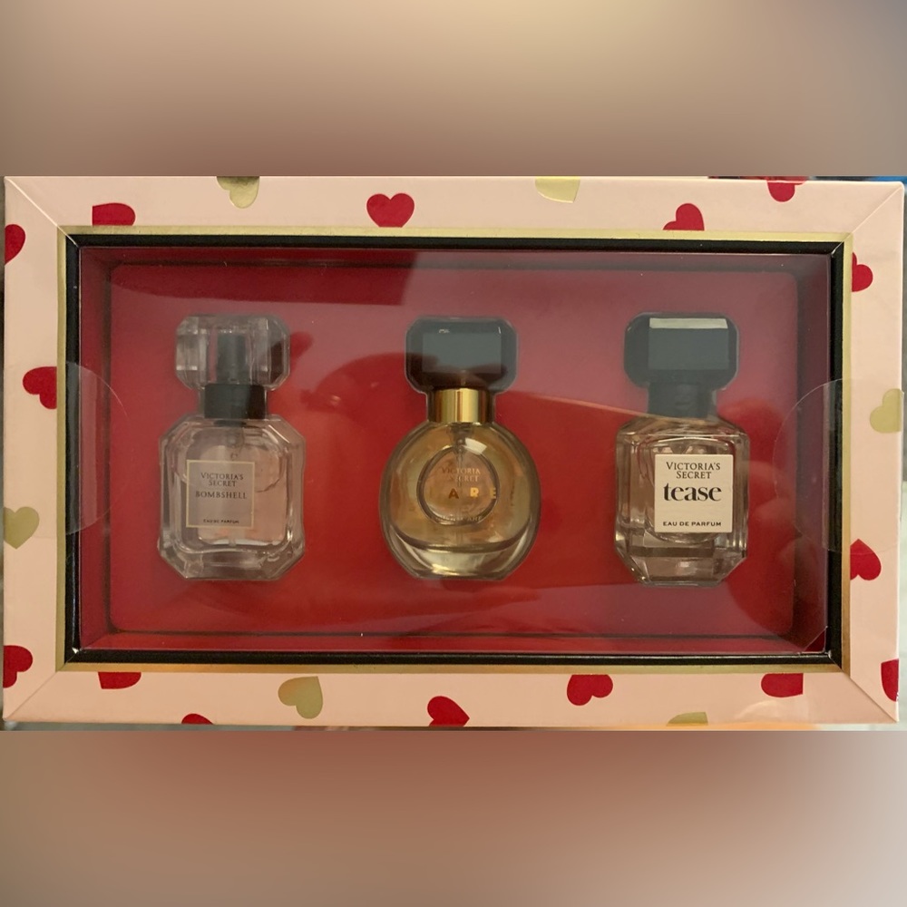 Victoria’s Secret 3-Piece Eau de Parfum Set: Bombshell, Bare, & Tease 7mL .25oz - Picture 4 of 8
